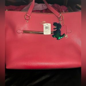 ⭐️NEW WITH TAG⭐️ HOT PINK ⭐️ Gallery Tote Top Zip